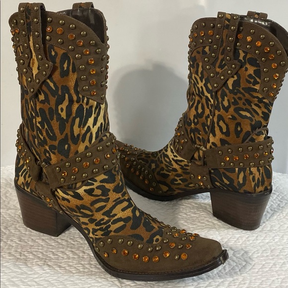Leopard print low cut boot J.Renee with Jen Stones - Picture 2 of 5
